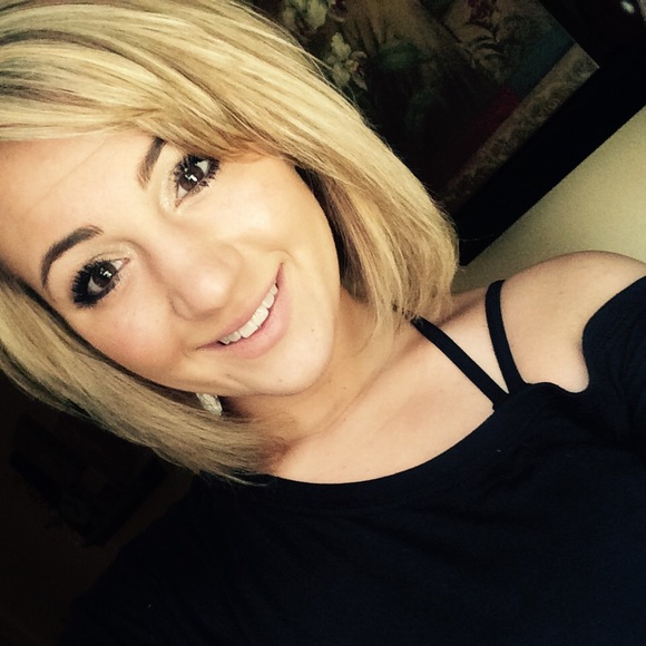 Profile Picture of Rebecca Radick (@rebeccareagan) on Poshmark