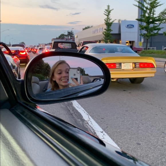 Profile Picture of Sarah Weinert (@sarahweinertt) on Poshmark