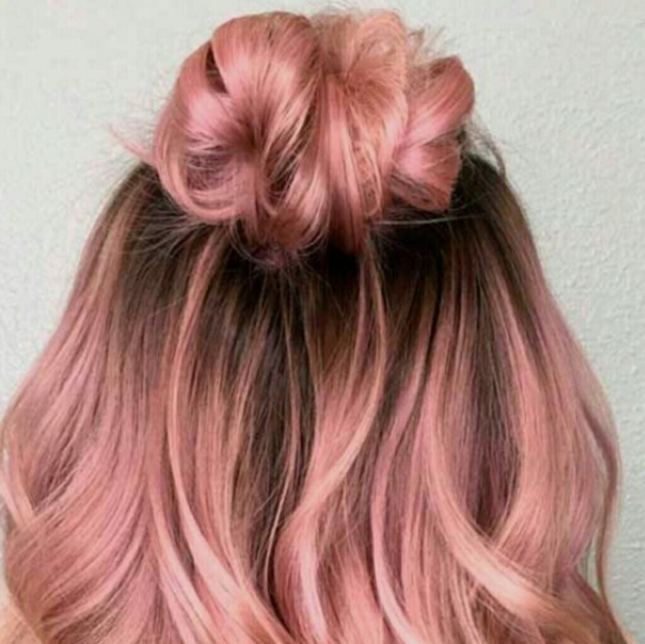 Profile Picture of Donna Sawicki (@tessa_june) on Poshmark