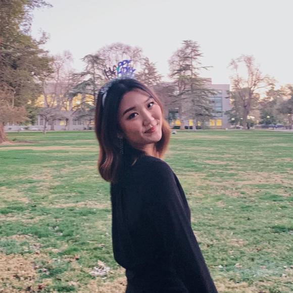 Profile Picture of Iris Chi (@irischi) on Poshmark