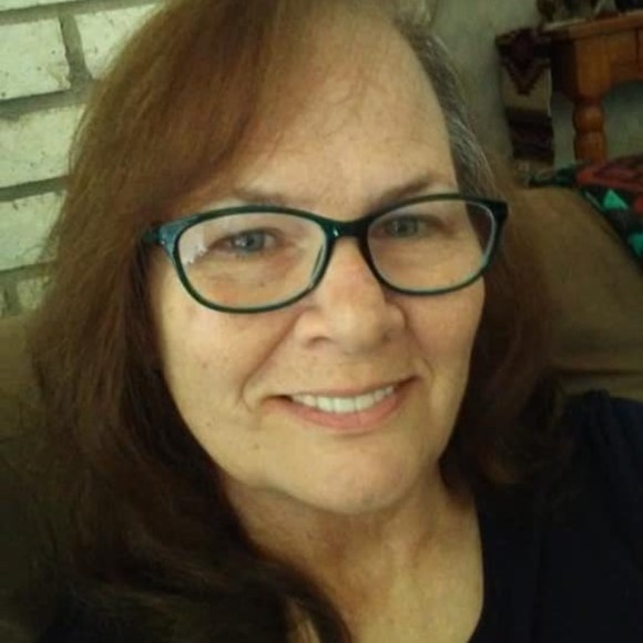 Profile Picture of Donna blake Birchell (@cre8tiveye1124) on Poshmark