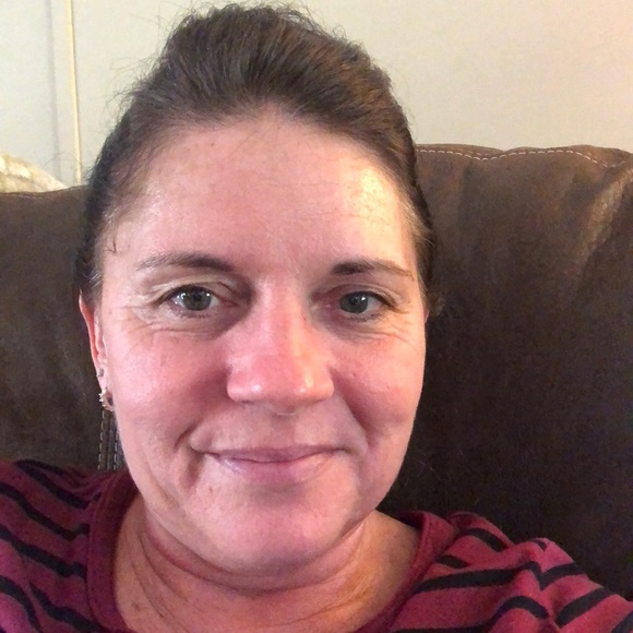 Profile Picture of Annette Nester (@annettenester) on Poshmark