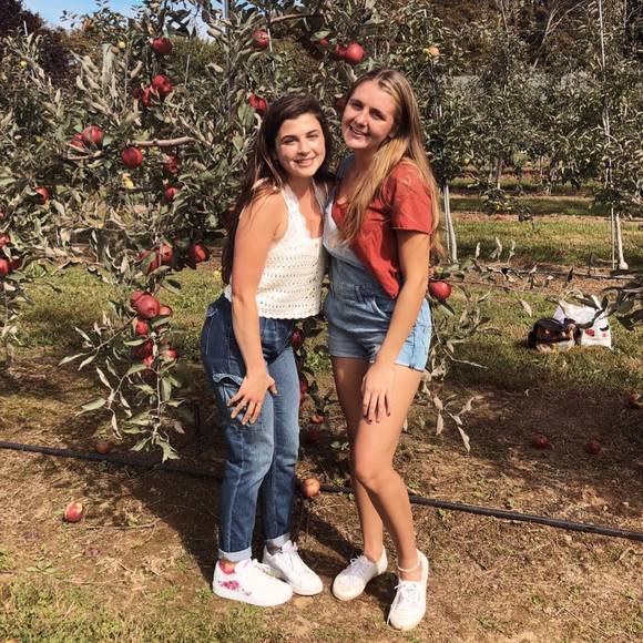Profile Picture of Lily Hayes (@hayesss) on Poshmark