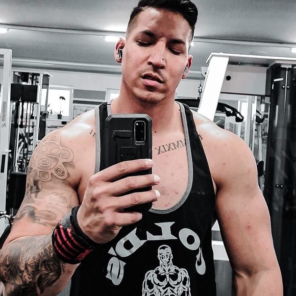 Profile Picture of Gil Rodriguez (@eggiegilpr) on Poshmark