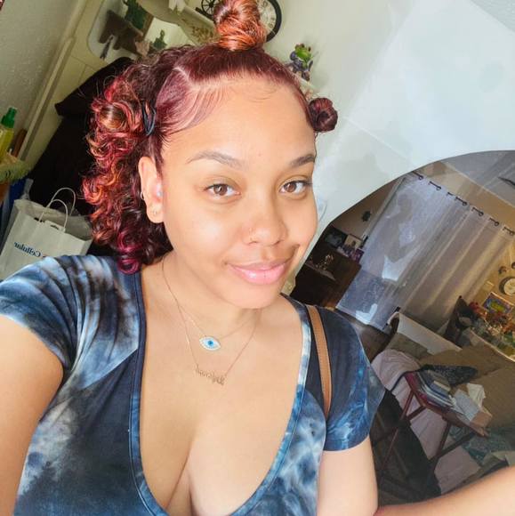 Profile Picture of Dejanae Bradley (@dejanaenb) on Poshmark