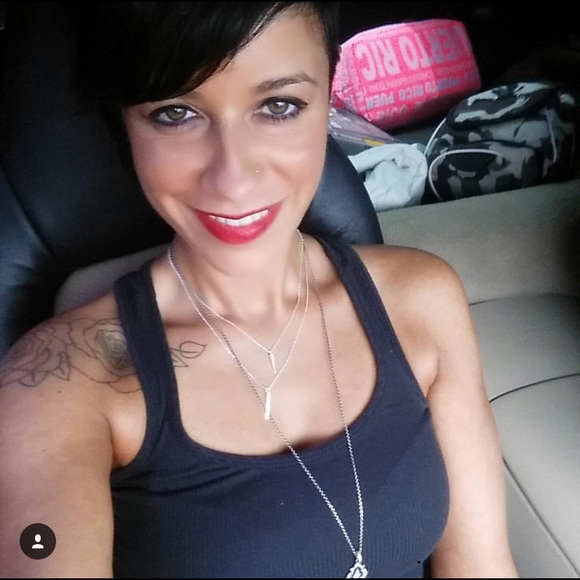 Profile Picture of Debbie Santiago (@debbie7129) on Poshmark
