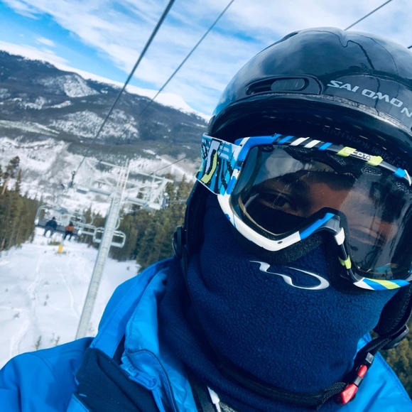 Profile Picture of Alex Binfield (@alexbinfield) on Poshmark