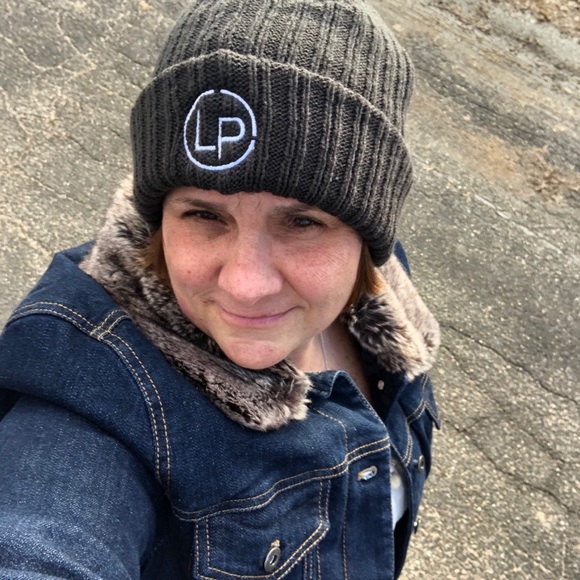 Profile Picture of Lisa Lowe (@lisalowe377) on Poshmark