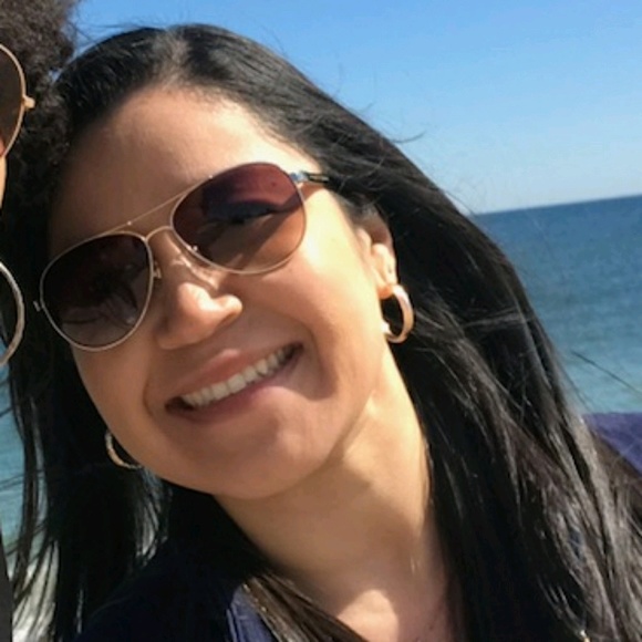 Profile Picture of Monique Campos (@moniut_07) on Poshmark