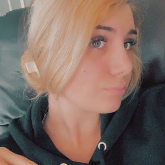 Profile Picture of Hannah Blanchfield (@h_blanchfield) on Poshmark