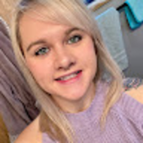 Profile Picture of Kylie Tronson (@ktronson907) on Poshmark