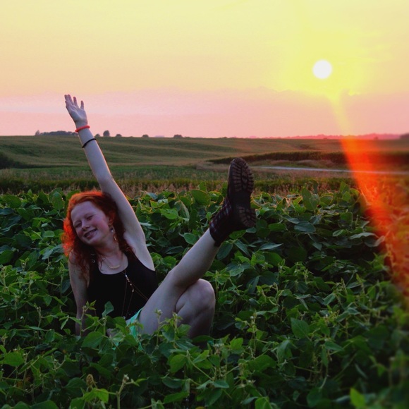 Profile Picture of Rachael Wilgenbusch (@rwilgenbusch) on Poshmark