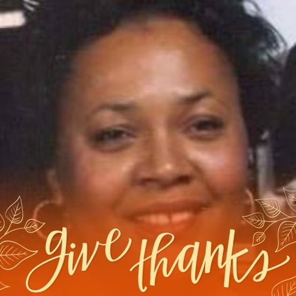 Profile Picture of Beverly Calloway (@beverlycalloway) on Poshmark