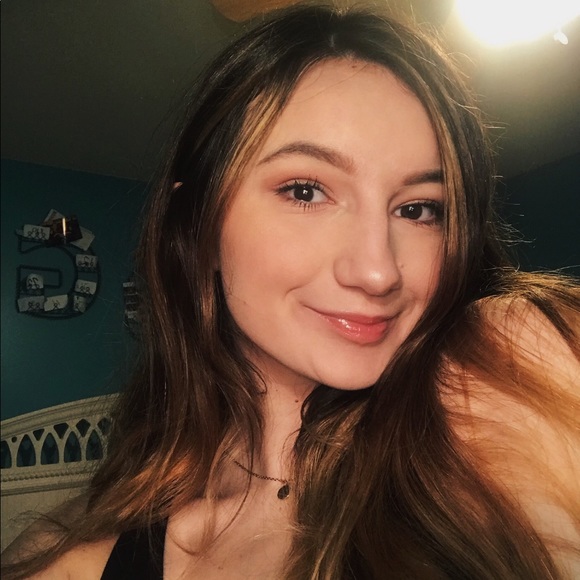 Profile Picture of Avery Goffredo (@averygoffredo) on Poshmark