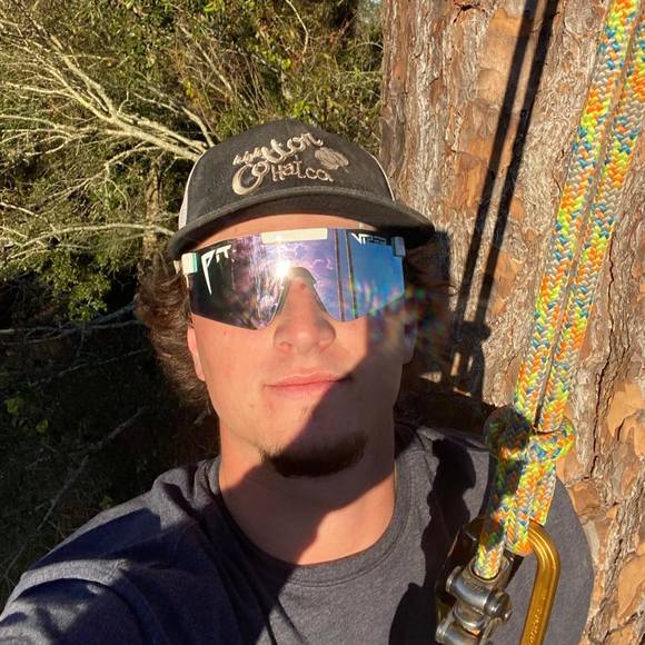 Profile Picture of Hunter Kinnard (@hunterkinnard34) on Poshmark