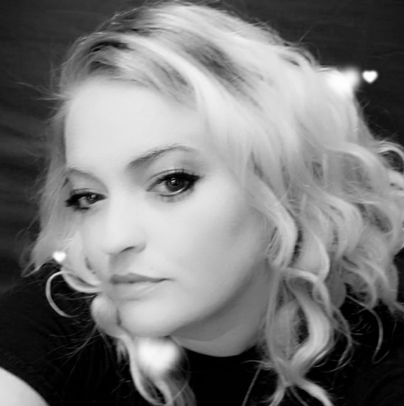 Profile Picture of Cassie Polozola (@cassiepolo) on Poshmark