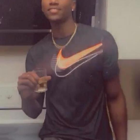 Profile Picture of Easyy Basden (@easyy2x) on Poshmark