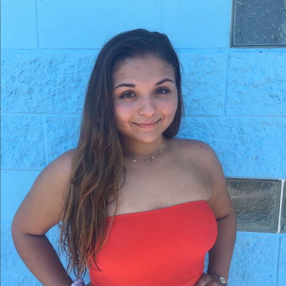 Profile Picture of Annabella Savelli (@savellia) on Poshmark
