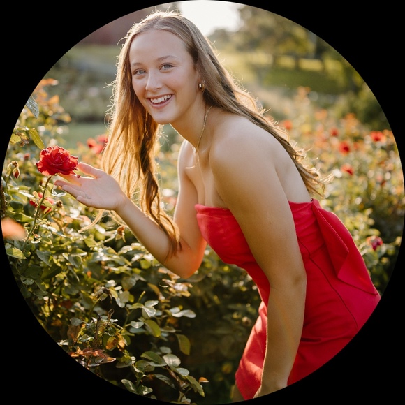 Profile Picture of Lydia Brattrud (@lydiagrace821) on Poshmark