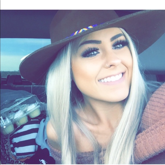 Profile Picture of Tori Grelle (@tgrelle) on Poshmark