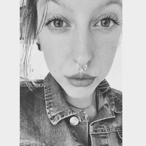 Profile Picture of Katelyn Bergstrom (@kbergsz) on Poshmark