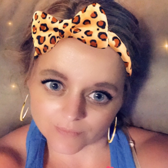 Profile Picture of Tess Walker (@benji308) on Poshmark