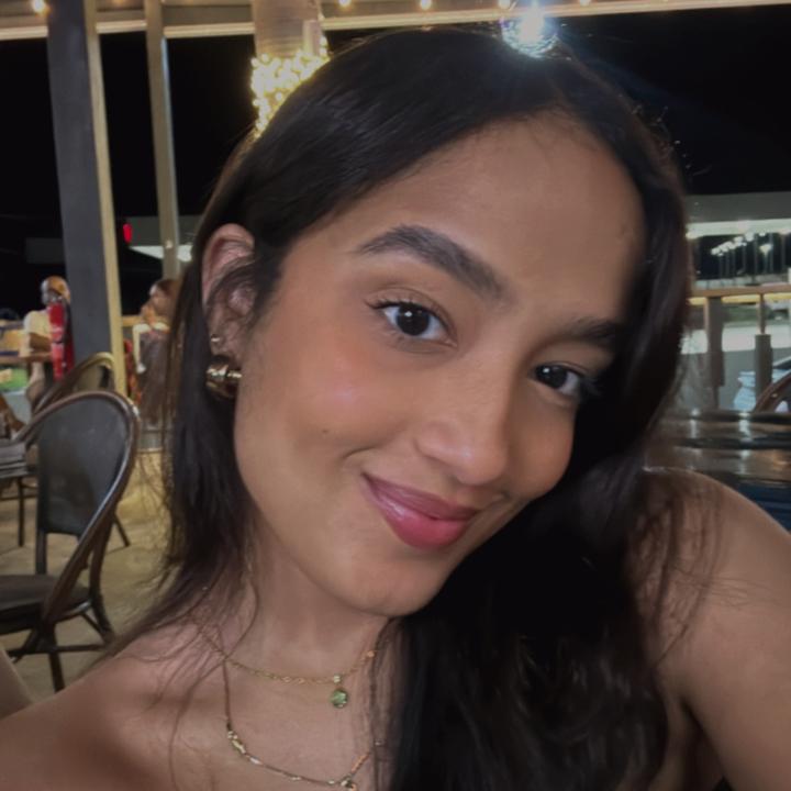 Profile Picture of Carla💛 (@carlacass_) on Tiktok