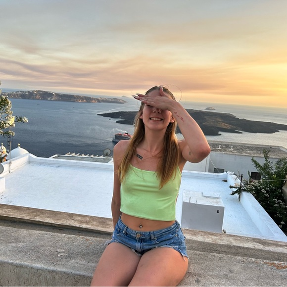 Profile Picture of Hanna Drolc (@hdrolc) on Poshmark