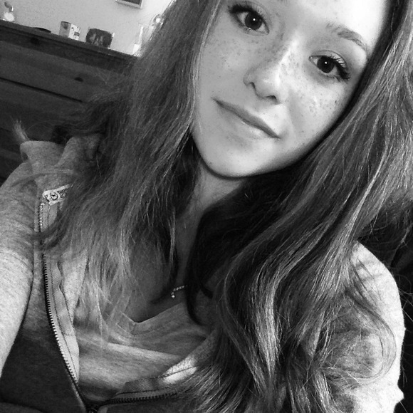 Profile Picture of Julia Jones (@julia_j13) on Poshmark
