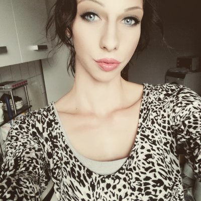 Profile Picture of Marie Herold (@marie_herold) on Twitter