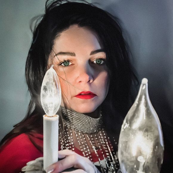 Profile Picture of Carmen Mainelli (@carmenphoto25) on Poshmark