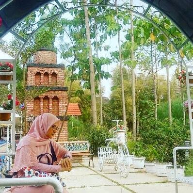 Profile Picture of Indah Nur Aini (@Indah_Haiban) on Twitter