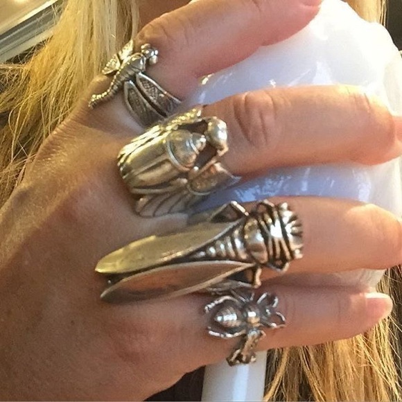 Profile Picture of Sam Zilles (@samzilles) on Poshmark