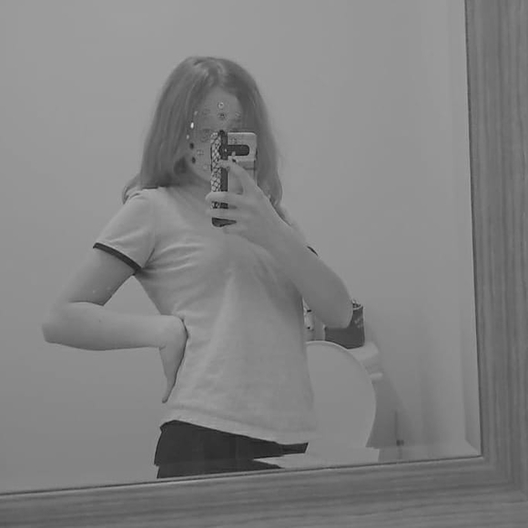 Profile Picture of Laurence Deschambault (@deslau23) on Poshmark