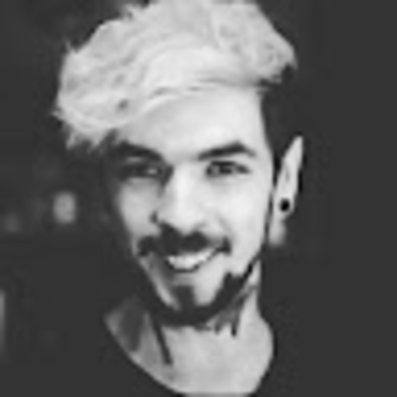 Profile Picture of Andrew Mealor (@drewmealor) on Poshmark