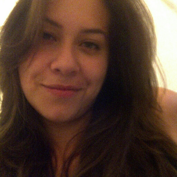 Profile Picture of Alicia Zamora (@aliciaezamora1) on Poshmark