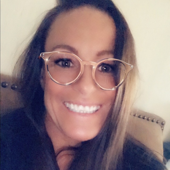 Profile Picture of Theresa Espy (@theresaespy) on Poshmark