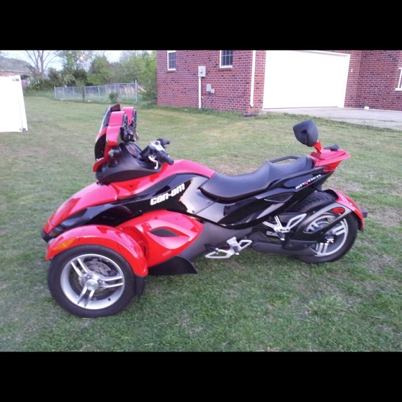 Profile Picture of Lisa Stricklin (@stricl3) on Poshmark