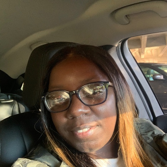 Profile Picture of Antoinette Robertson (@antoinettero388) on Poshmark