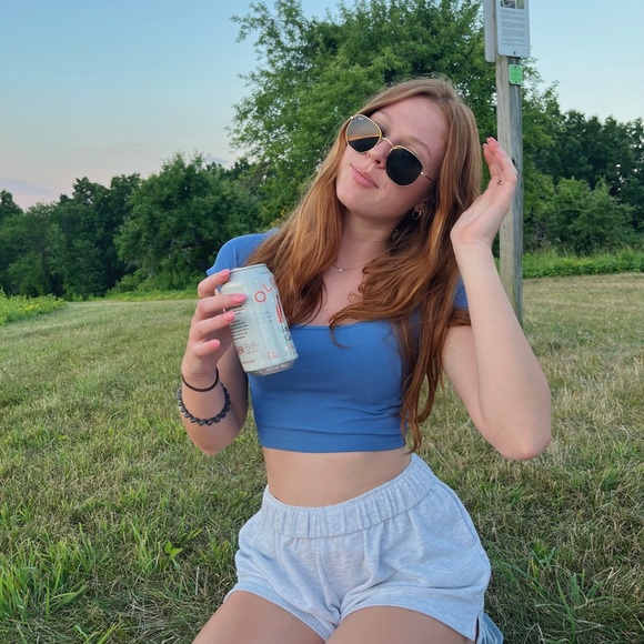 Sofia Cieplinski - Poshmark Profile Picture of Sofia Cieplinski (@cieplinskis) on Poshmark