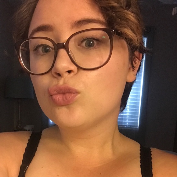 Profile Picture of Alyssa Edmondson (@alyssason) on Poshmark