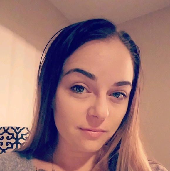 Tonya Revels - Poshmark Profile Picture of Tonya Revels (@tonyaann86) on Poshmark