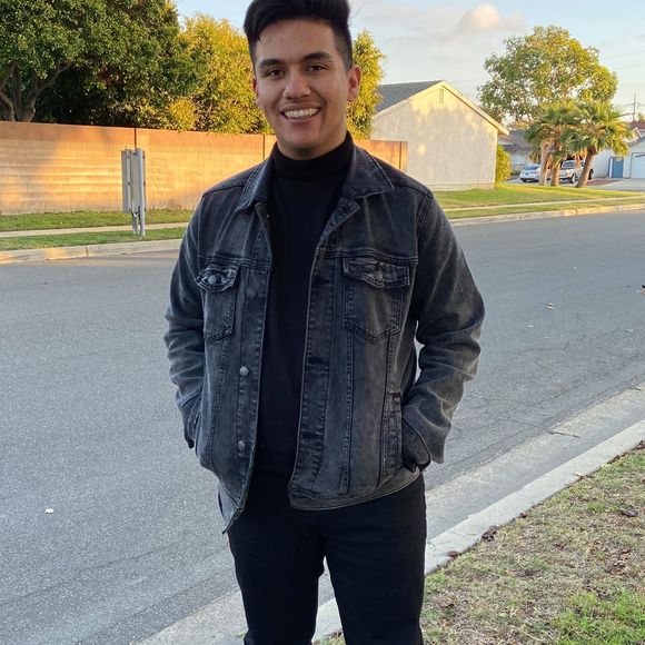 Profile Picture of Christian Sigala (@christiancs) on Poshmark