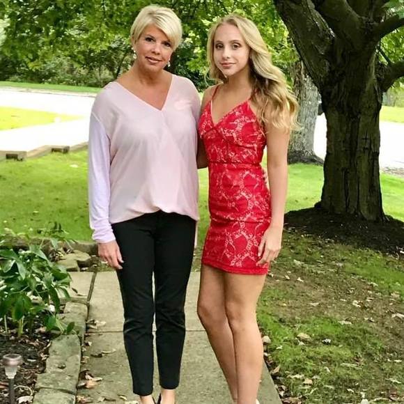 Profile Picture of Suzanne Giovanetti (@newmia11) on Poshmark