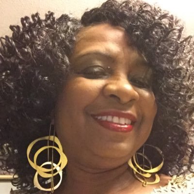 Profile Picture of Lorna McLeod (@lornamclo) on Twitter