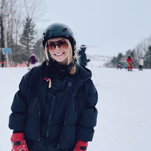 Profile Picture of Renata Fabbris (@renatafabbris) on Poshmark