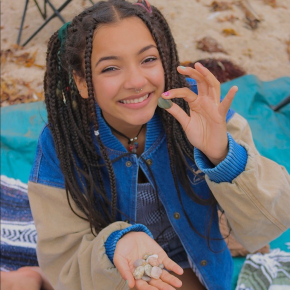 Profile Picture of Amelia Shannon (@amelias121212) on Poshmark