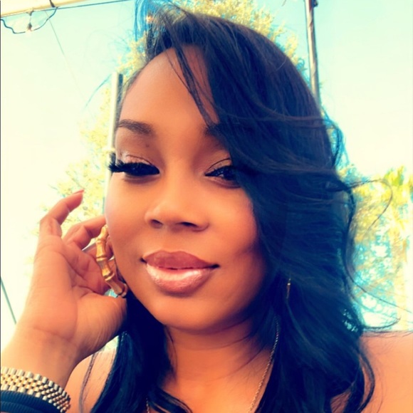 Joy Doree - Poshmark Profile Picture of Joy Doree (@realbizie) on Poshmark