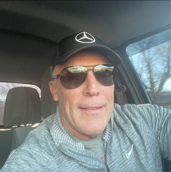 Profile Picture of Gary Akers (@garydentonakers) on Poshmark