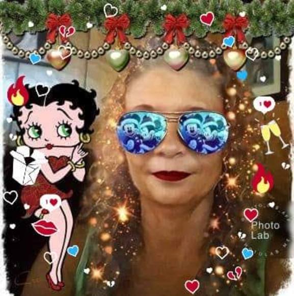 Profile Picture of Candy Walters (@candywalters) on Poshmark